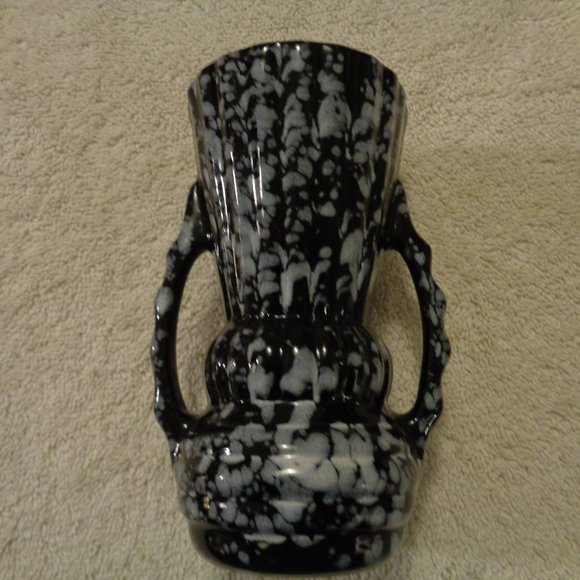 VINTAGE BLACK & WHITE MOTTLED POTTERY VASE - Picture 1 of 7